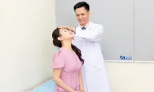 Bẻ cổ kêu 'răng rắc' có hại không? Bẻ cổ kêu 'răng rắc' có hại không?
