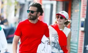 Thời trang sánh đôi của Bradley Cooper và bạn gái