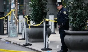 CEO Mỹ từng bị khách hàng đe dọa trước vụ ám sát giữa đường phố New York CEO Mỹ từng bị khách hàng đe dọa trước vụ ám sát giữa đường phố New York