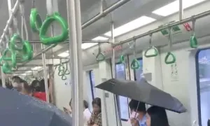 Tàu điện Cát Linh bị 'dột' Tàu điện Cát Linh bị 'dột'